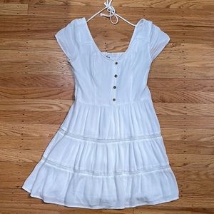 Hollister white beach dress with smocked back and skirt lining. Size XS